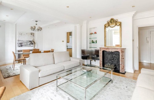 Knightsbridge Apartment | Inviting 2-bed Apartment in London
