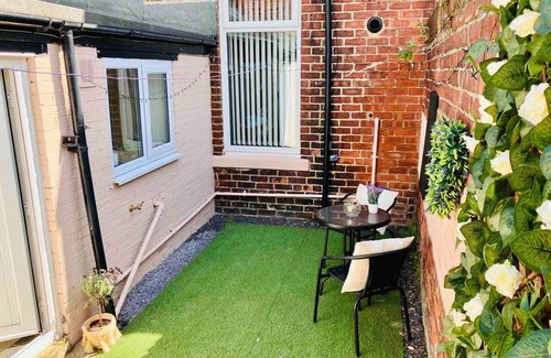 Sunderland House | Inviting 2-bed House in Sunderland, Wifi, Parking