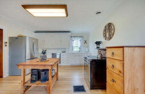 Pittsburg House | Inviting and Spacious Vacation Rental in Pittsburg!