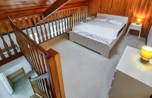 Le Vivier-sur-Mer Apartment | Inviting apartment directly on the sea.