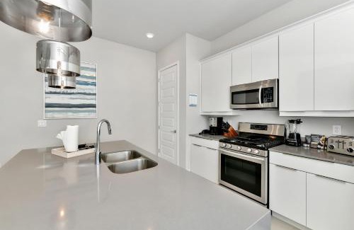 Reunion Apartment | Inviting Condo near Disney with Resort & Waterpark Access - B52-103