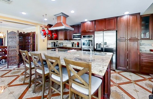 Mission Bend House | Inviting house with sauna, patio, central AC, washer/dryer, and full kitchen