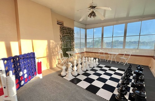 Florida South Atlantic Coast House | Inviting, Spacious, Relaxing & fun W/Lakeview and modern Historic Charm! 3/2.5