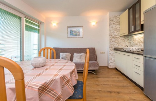 Banj Apartment | Inviting vacation apartment right by the sea for a wonderful vacation.