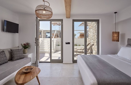 Paraga Hotel | IONIC Suites