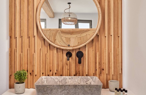 Paraga Hotel | IONIC Suites