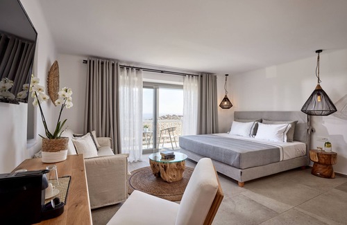 Paraga Hotel | IONIC Suites