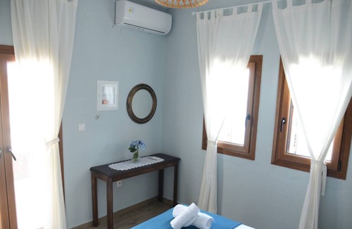 Pella Region Apartment | Ira Charming apt with stunning view!