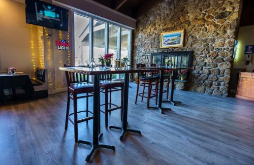Teaticket Hotel | Iris Hotel Cape Cod