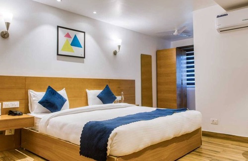 Dhikuli Hotel | Iris Lite Corbett