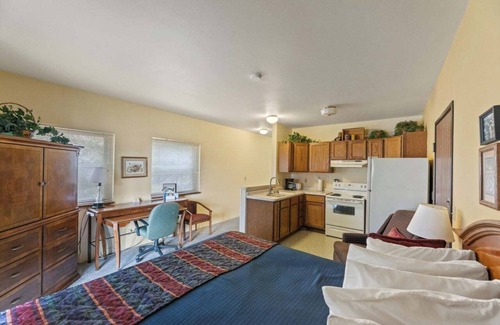 Iron Ridge Hotel | Iron Ridge Inn Motel
