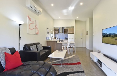 Pokolbin Villa | Ironbark Hill Villa 1