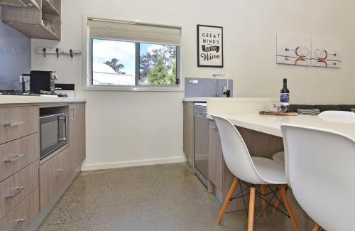 Pokolbin Villa | Ironbark Hill Villa 3 Saperavi