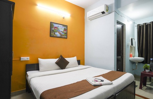 Kukatpally Housing Board Colony Hotel | iROOMZ Grand Aarvi Suites