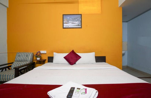 Kukatpally Housing Board Colony Hotel | iROOMZ Grand Aarvi Suites