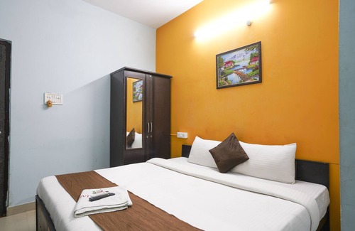 Kukatpally Housing Board Colony Hotel | iROOMZ Grand Aarvi Suites