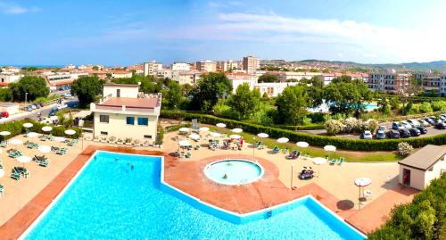 San Vincenzo Apartment | ISA-Apartments for 4 people, 2 bedrooms, in Residence with swimming pool in San Vincenzo, just 600 meters from the sea