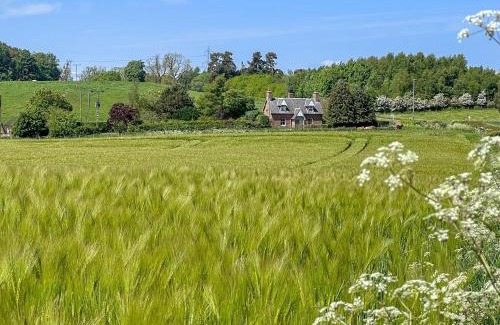 Kirriemuir House | Islabank Farmhouse - Saap