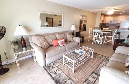 Ilexhurst Condo | Island Beach Club 24 - Anna Maria Island - Condo 2 Bedroom/1 Bath gulf front , maximum occupancy of 4 people.