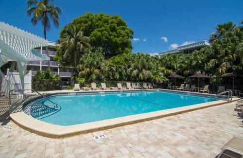 Sanibel House | Island Beach Club #320C