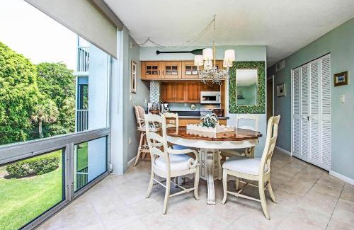 Sanibel House | Island Beach Club #320C