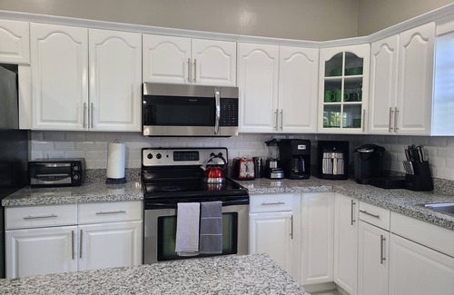 Adelaide House | Island Comfort near both Lyford Cay and Albany Resort, Marinas and Golf Courses