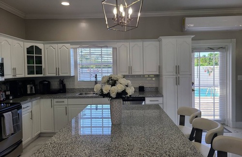 Adelaide House | Island Comfort near both Lyford Cay and Albany Resort, Marinas and Golf Courses