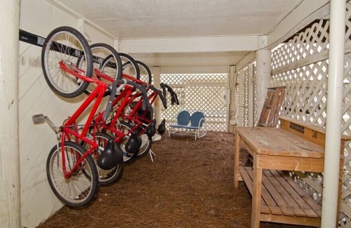 Tarpon Pond House | Island Cottage, Cool kids Sleeping Loft, Screened porch, Bikes included