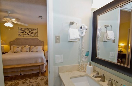 Tarpon Pond House | Island Cottage, Cool kids Sleeping Loft, Screened porch, Bikes included