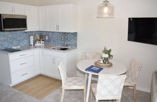Chincoteague Apartment | Island Creek Retreat Cozy Efficiency Suite w/Shared Pool, Crabbing Pier & Wi-Fi