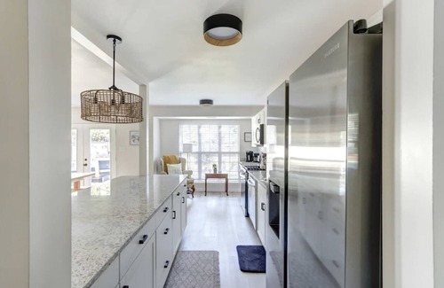 Savannah House | Island Getaway! 10 mins to Downtown Savannah and Tybee