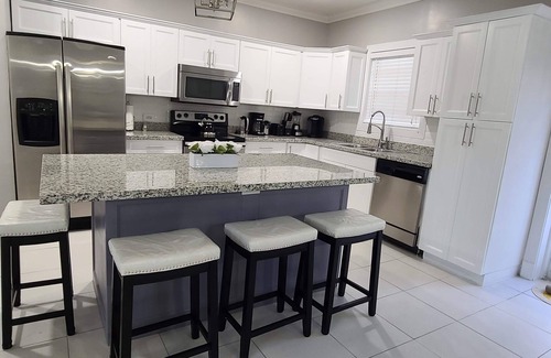 Adelaide House | Island Getaway Near Albany and Lyford Cay Resorts, Marinas and Golf Courses
