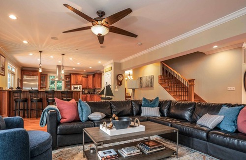 Delavan Lake House | Island Getaway on Delavan Lake