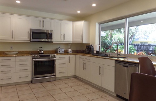 Central Beach House | Island Living, Within Walking Distance To Beach Restaurants Shops Parks Marina