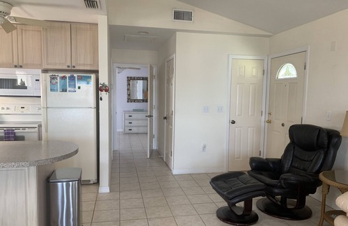 Cedar Key Apartment | Island Oasis - NON SMOKING Top Floor Apartment located downtown with Gulf Views!