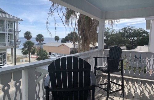 Cedar Key Apartment | Island Oasis - NON SMOKING Top Floor Apartment located downtown with Gulf Views!