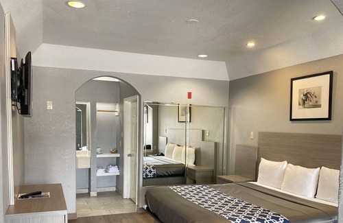 Edgebrook Hotel | Island Suites