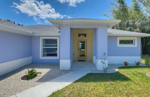 Pine Island Center House | Island Treasure! Brand new on an olde Florida island in the Gulf.
