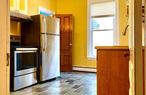 Munjoy Hill Apartment | Island View House BnB Self Check-in # 3/Free Parking