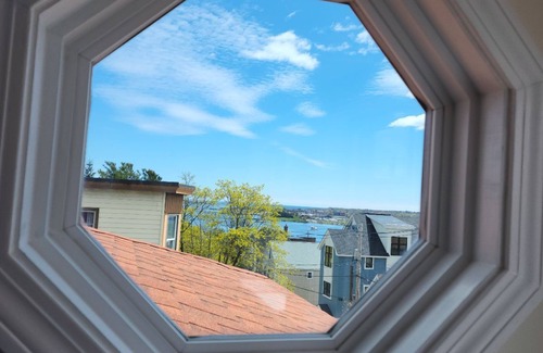 Munjoy Hill Apartment | Island View House BnB Self Check-in # 3/Free Parking