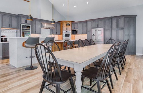 Canandaigua Cottage | Island View: "Lakeside Luxury and Family Reunion Friendly!"