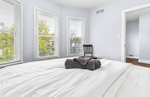 Detroit House | Island View Oasis 4 Bedroom Home by Redawning