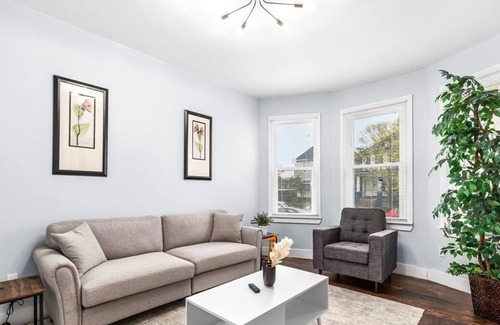 Detroit House | Island View Oasis 4 Bedroom Home by Redawning