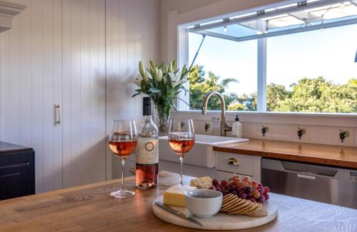 Oneroa House | Island Villa- Stay Waiheke