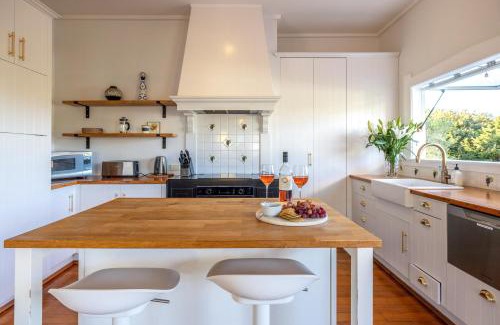 Oneroa House | Island Villa- Stay Waiheke