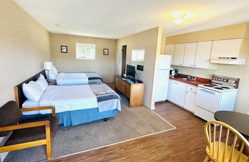Ucluelet Hotel | Island West Resort