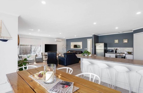 Encounter Bay House | "Islander Escape" - Private Jetty - Kayaks - Family Friendly - Wifi