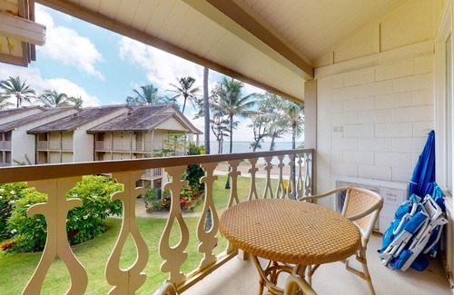 Wailua Hotel | Islander on the Beach 359