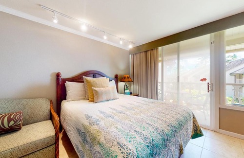 Wailua Hotel | Islander on the Beach 359