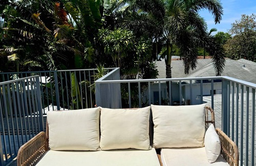 Wilton Manors Apartment | Islands Inn on the Drive - Panorama Suite - Queen Bed - A3